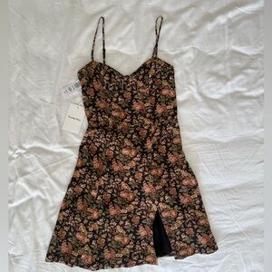 Aritzia 2XS jumper dress. brand new never worn. no damage